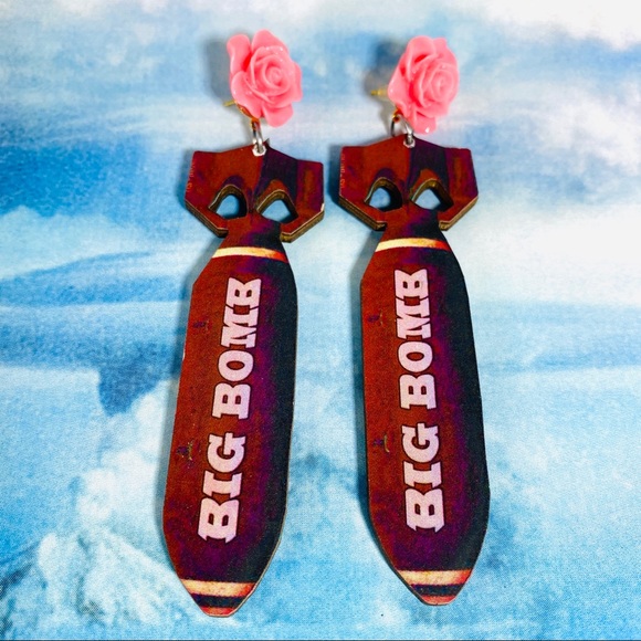 Killer cool big bomb earrings with flower posts - Picture 2 of 3